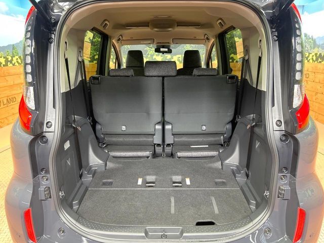 積み下ろしのしやすいデッキにはたっぷりと荷物を積み込んでいただけます。遊びから仕事まで、様々なシーンで頼れます♪