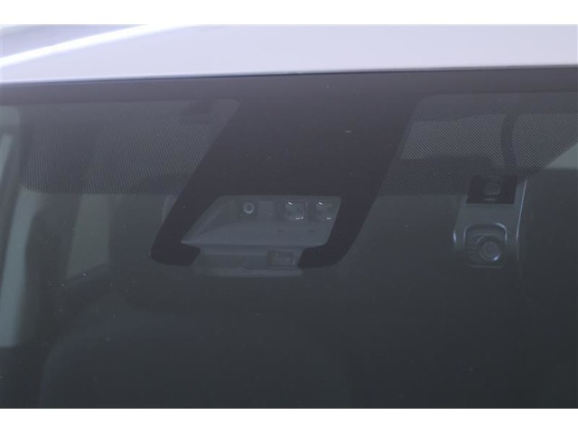Toyota Safety Sence は事故への回避や衝突被害の軽減などお客様の安全をサポートしてくれます。詳細はスタッフまでお問い合わせください
