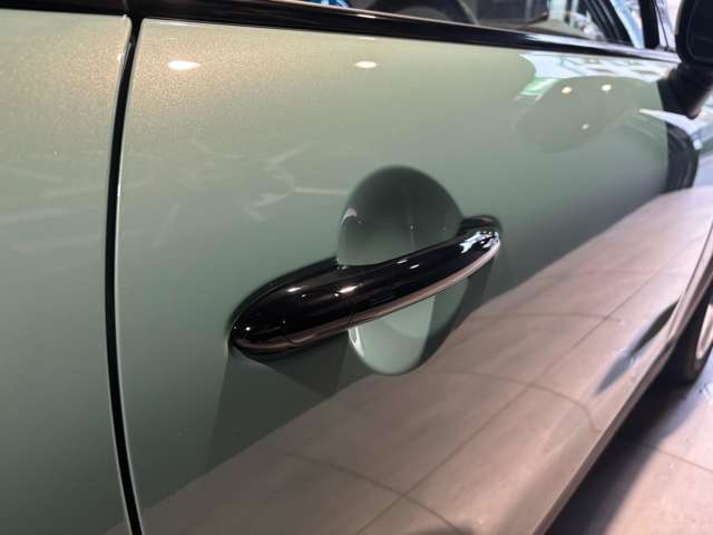 【スマートキー】お車に近づくだけでドアロック/ロック解除が可能です。