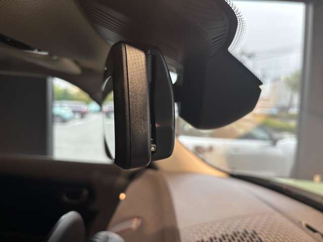 ETC車載器システム内蔵自動防眩ルームミラー ITSスポットによる渋滞情報受信サービスでは1000キロ先の渋滞情報まで網羅する事が可能です！