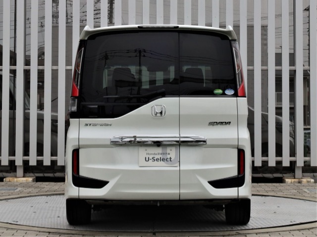 当店は、『安心して選べる中古車を。乗ってからも、安心が続く中古車を。』モットーにHONDA認定中古車を販売させていただいております。