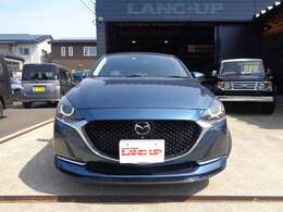 4WD、純正ナビ、フルセグTV（走行中可）、全方位カメラ、CD/DVDプレーヤー、レザーシート、シートヒーター、パワーシート、ETC2.0、LEDヘッド、BSM、スマートキー2個、純正16アルミ、スカイアクティブなど装備！