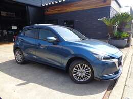 4WD、純正ナビ、フルセグTV（走行中可）、全方位カメラ、CD/DVDプレーヤー、レザーシート、シートヒーター、パワーシート、ETC2.0、LEDヘッド、BSM、スマートキー2個、純正16アルミ、スカイアクティブなど装備！