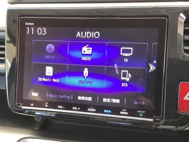 ナビ機能だけでなく、ミュージックサーバー、Bluetooth、フルセグテレビ、DVDとCD再生など、オーディオ機能がついています。