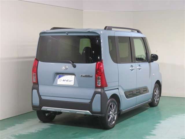 安全機能「スマートアシスト」搭載。車両、歩行者に対する衝突警報と緊急ブレーキや、誤発進抑制ブレーキ制御などの機能で安全運転をサポートします。