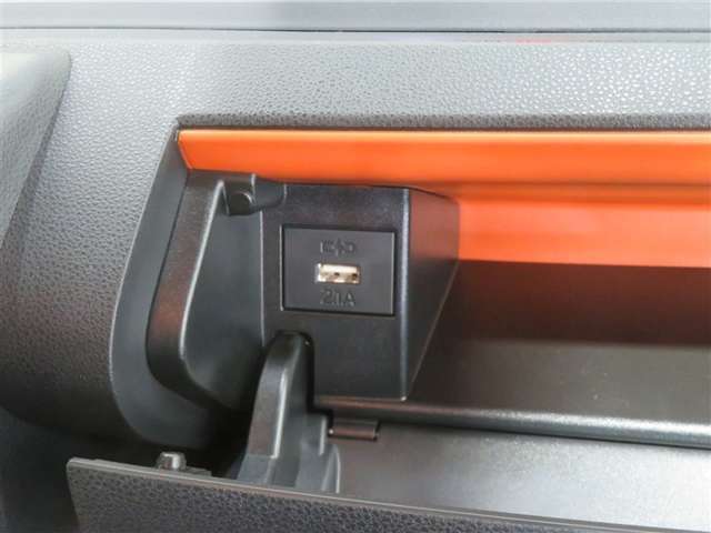 スマホ等の充電が可能なUSBポートです。