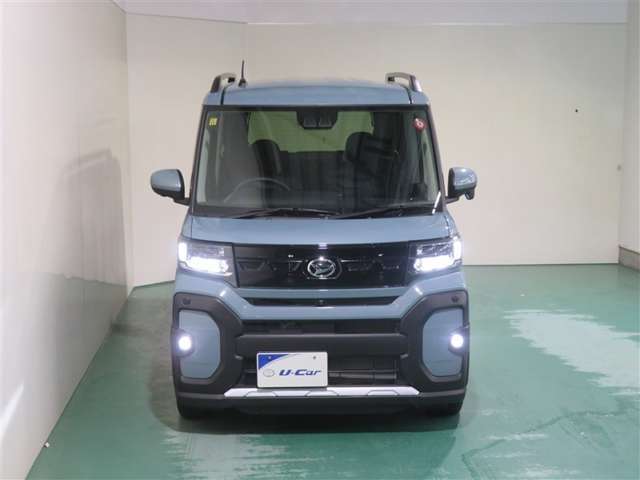 明度の高いLEDヘッドライトで、夜間の運転も安心です。