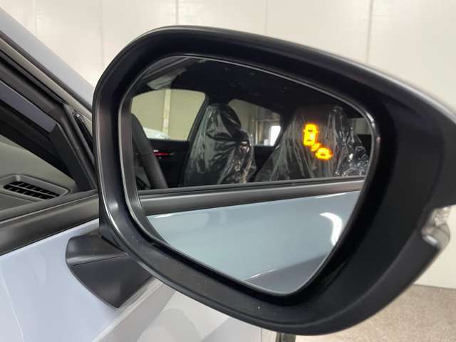 ブラインドスポットインフォメーションで斜め後ろからのバイクや車両を検知してお知らせをしてくれます。