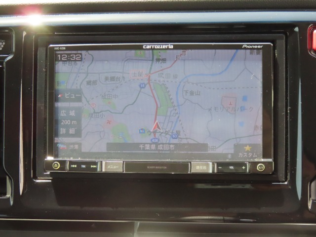 【 社外carrozzeria・AVIC-RZ06 】7インチメモリーナビが装備されています。