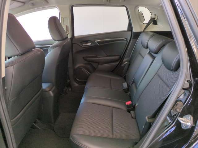 【新車も取り扱っております！】弊社は中古車だけではなく各メーカーの新車も取り扱っております。新車か中古車か悩まれるお客様も非常に多い中、弊社がお客様にとってより良いカーライフをご提案させて頂きます。