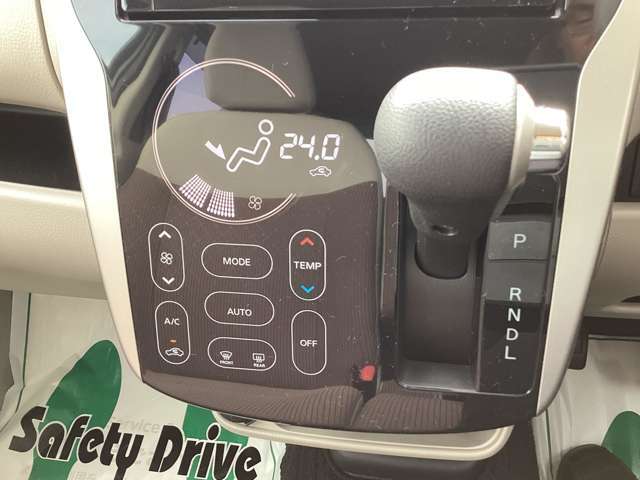 オートエアコンで快適室内空間を演出＆燃費のいいCVTミッション