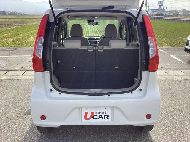 リヤシートを立てた状態