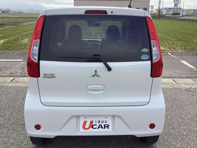 リヤワイパー＆ハイマウントストップランプ付き