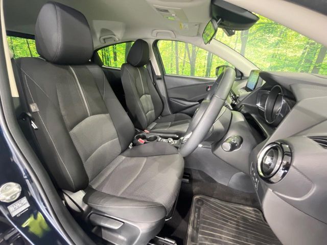 運転席シート廻りは使用感も少なく、良好な状態となっています。丁寧に使われていたことがよくわかりますね。