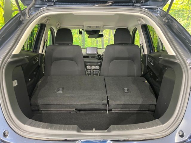 普段のお買い物や通勤、送迎等に十分な荷室スペースを確保しております。セカンドシートを倒すと、大きな荷物の積載も可能です♪