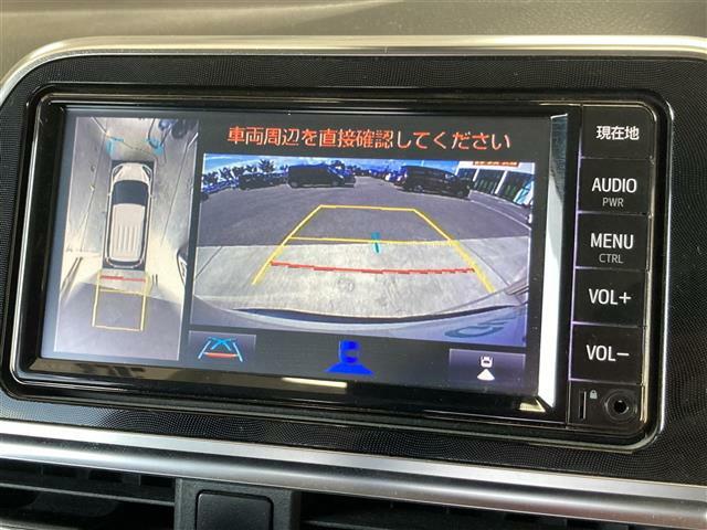 【パノラミックビューモニター】クルマを真上から見下ろした視点で駐車をサポートします！クルマの斜め後ろや真横など、いち早く障害物に気が付くことができます。