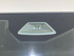 【スズキ　セーフティサポート】走行中に前方の車両等を認識し、衝突しそうな時は警報とブレーキで衝突回避と被害軽減をアシスト。より安全にドライブをお楽しみいただけます。