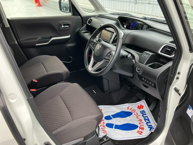 運転しやすいゆったり空間♪前席⇔後席の移動がしやすい【センターウォークスルー】です。