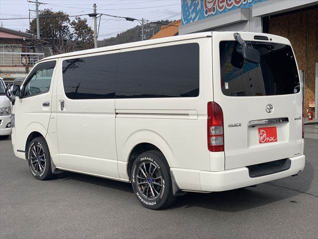 店舗敷地内に駐車スペースもございます。お車でのご来場をお考えの方はご安心ください♪