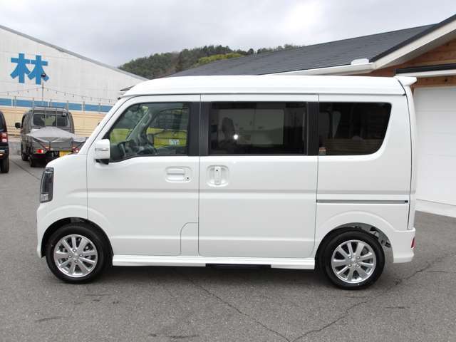 当店はお客様に多くのお車を検討して頂くために、在庫車両120台程度在庫しております。お客様のお気に召すお車を是非検討して下さいませ☆無料通話(携帯可)0078-6002-682813