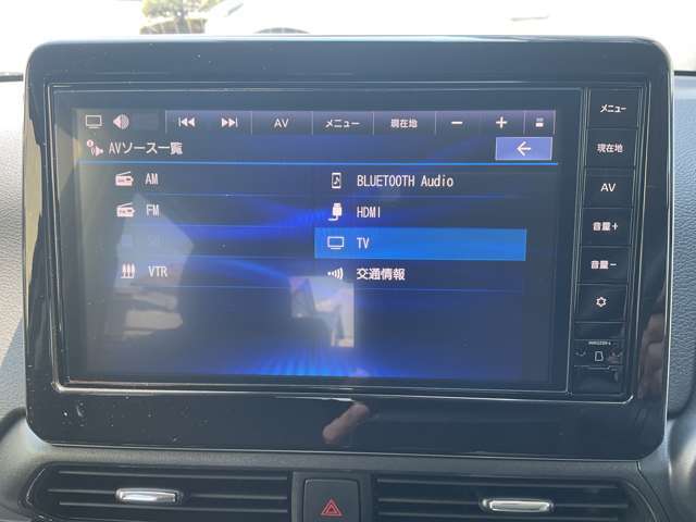 日産純正9インチメモリーナビ（MM223D-L）装備。スマートフォンによる部分地図更新、Bluetooth接続での音楽視聴、快適な画面操作と高音質なオーディオ再生。