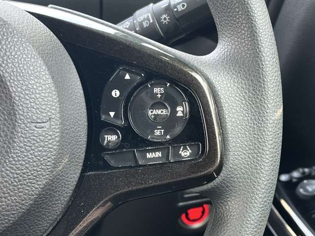 クルーズコントロール　アクセル操作なしでも車が自動でスピードを一定に保ってくれます！高速道路の運転が快適になります。