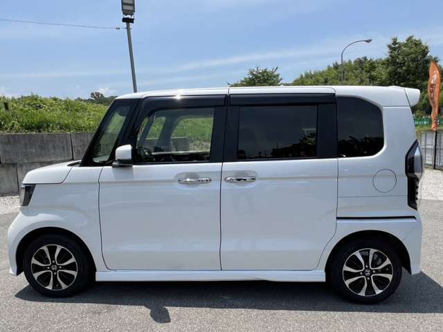 総額価格には自動車税・リサイクル料金・車検整備付き車両には自賠責保険料・重量税・印紙代等の法定費用がすべて含まれております！登録が管轄地域外の場合は別途登録料が発生いたします。
