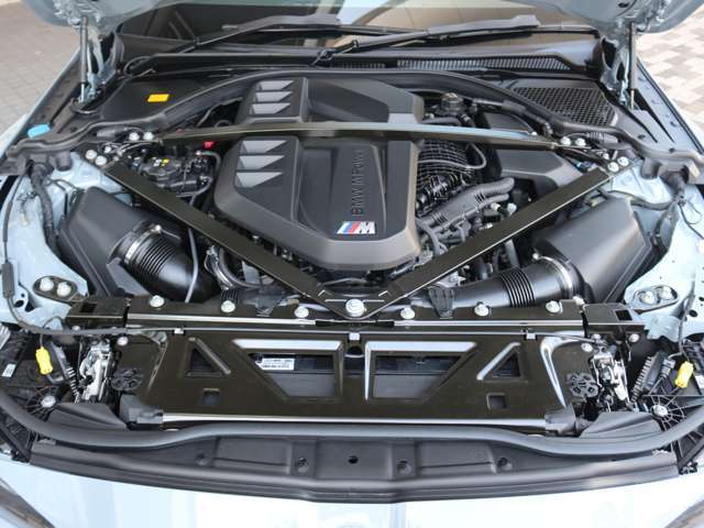 航空機エンジンの会社から始まったBMW社。自動車用エンジンにもそのノウハウが生かされ、今までに数々の名誉ある賞を受賞してきました。シルクのようと例えられる回転フィール、その真髄を是非ご体感下さい。