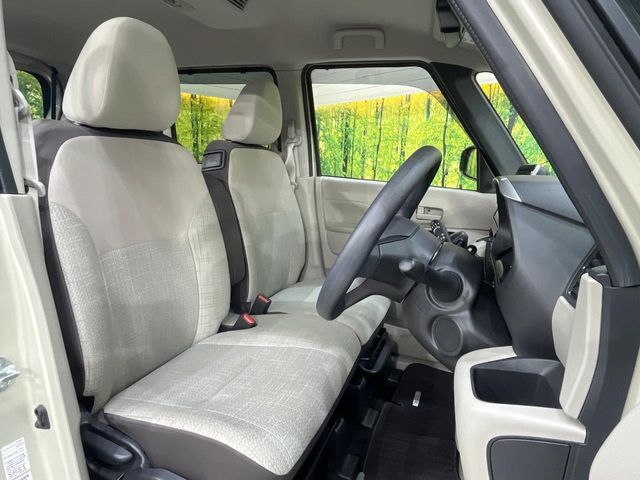 運転席シート廻りは使用感も少なく、良好な状態となっています。丁寧に使われていたことがよくわかりますね。