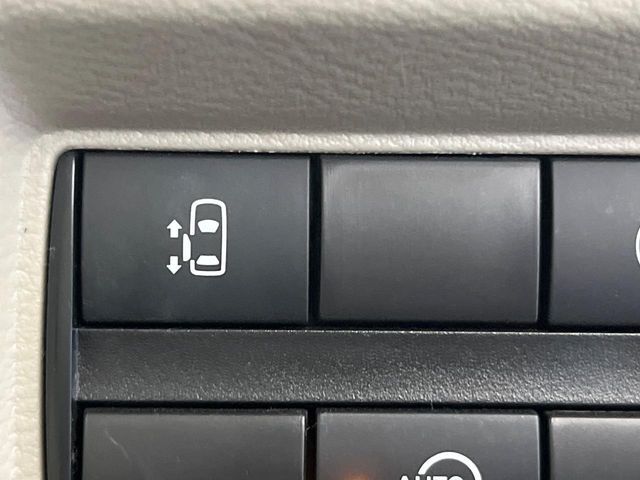 【パワースライドドア】スマートキーや運転席のスイッチでスライドドアの開閉が可能♪電動だから力を入れてドアを開ける必要が無く、小さいお子様でも、重い荷物を持っている時もラクに開け閉めできます♪