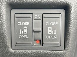 【両側パワースライドドア】スマートキーや運転席のスイッチで後席両側スライドドアの開閉が可能♪電動だから力を入れてドアを開ける必要が無く、小さなお子様でも簡単に開け閉めでき快適です♪