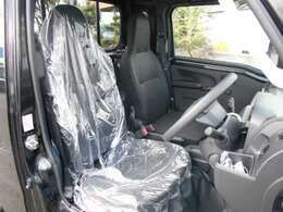 運転席・助手席はリクライニング機構付！