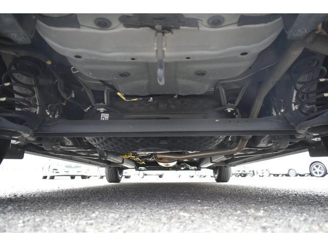 車両後方からの下回りです。マフラー防錆塗装や下回り防錆施工等も可能でございます。
