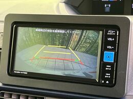 【バックカメラ】駐車時に後方がリアルタイム映像で確認できます。大型商業施設や立体駐車場での駐車時や、夜間のバック時に大活躍！運転スキルに関わらず、今や必須となった装備のひとつです！