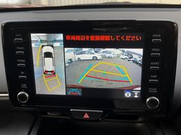 【パノラミックビューモニター】専用のカメラにより、上から見下ろしたような視点で360度クルマの周囲を確認することができます☆死角部分も確認しやすく、狭い場所での切り返しや駐車もスムーズに行えます。