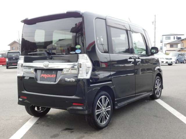 車両入庫チェックではエンジン・機関系をはじめ、電装装備、内装など100項目以上のチェックをしています。試乗も行なっていますのでご安心下さい。