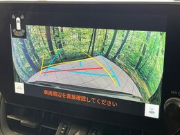 【バックカメラ】駐車時に後方がリアルタイム映像で確認できます。大型商業施設や立体駐車場での駐車時や、夜間のバック時に大活躍！運転スキルに関わらず、今や必須となった装備のひとつです！