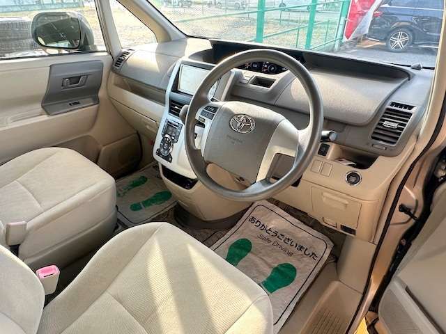 運転席廻りの画像です！操作スイッチ類も比較的に綺麗な状態です♪他に詳細画像をご希望の方はこちら！【1st@e-g-a.co.jp】へご連絡ください！
