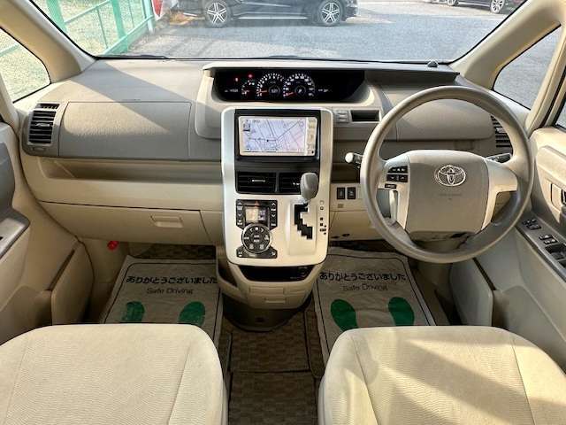 運転席廻りの画像です！操作スイッチ類も比較的に綺麗な状態です♪他に詳細画像をご希望の方はこちら！【1st@e-g-a.co.jp】へご連絡ください！