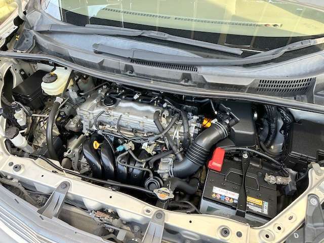 エンジンルームの状態もキレイで機関も良好です！当社では仕入時に90ヵ所以上の点検項目の確認や試乗も実施してます！問題のない車両を店頭にて販売しております！