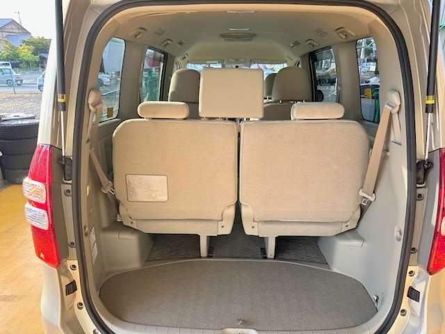 広々としたラゲッジスペース！更にシートアレンジで大きな荷物の収納が出来ます！便利ですよね♪