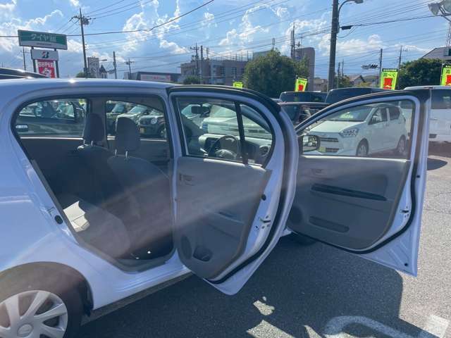 当社店頭買取入庫車！オークション仕入れの中間マージンをカットしたダイレクト販売で高品質車を低価格にてご提供しております！！マージンが省かれる分お得な価格を設定致しました！