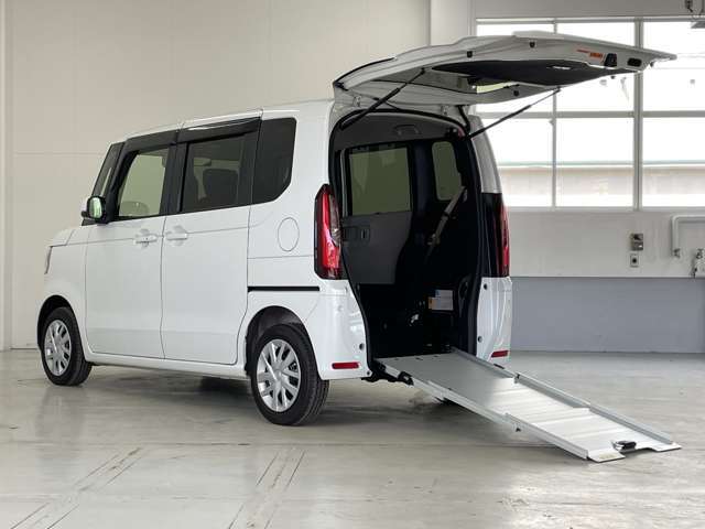 大人気の　ホンダ・N-BOX・スロープ・4WD　入荷致しました！！中古車は一物一価！気になったらお早目のお問い合わせを！！！