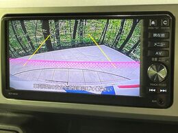 【バックカメラ】駐車時に後方がリアルタイム映像で確認できます。大型商業施設や立体駐車場での駐車時や、夜間のバック時に大活躍！運転スキルに関わらず、今や必須となった装備のひとつです！