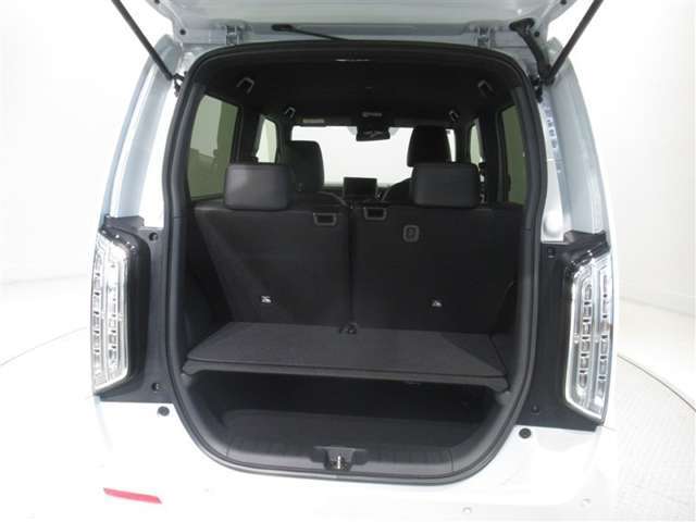 ご覧の車両以外にも多数のU-Carを展示販売しております。