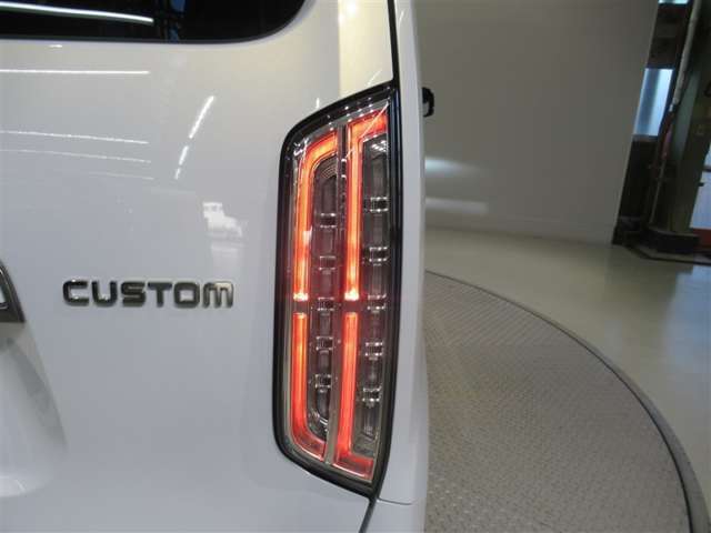 U-Carの販売だけでなく自動車保険、携帯電話の販売も行っております。