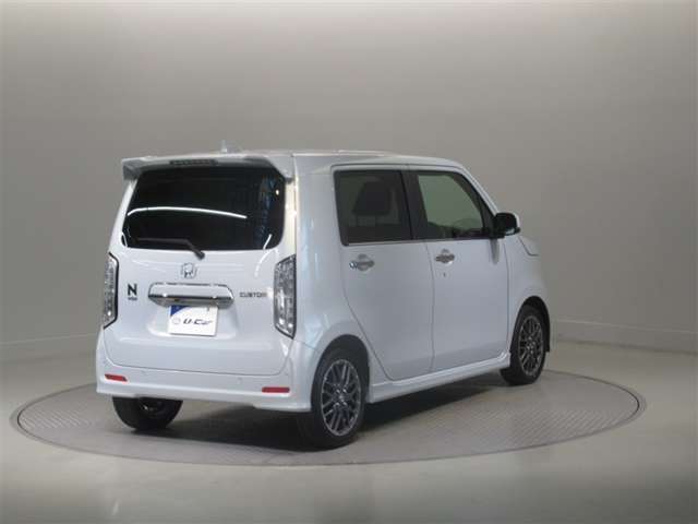 U-Carの販売だけでなく自動車保険、携帯電話の販売も行っております。