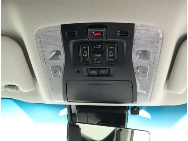 電動のバックドア・スライドドアで楽々スムース！運転席からも開閉の操作もできます♪キーのスイッチひとつで自動開閉できる便利な機能もついてます♪