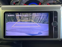 【バックカメラ】駐車時に後方がリアルタイム映像で確認できます。大型商業施設や立体駐車場での駐車時や、夜間のバック時に大活躍！運転スキルに関わらず、今や必須となった装備のひとつです！