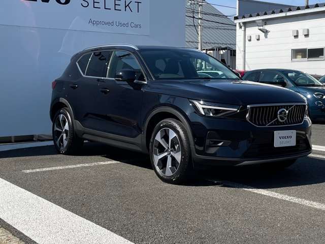 常時100台在庫の輸入車専門大型展示場。展示場に無いお車も全国より、お探しします。